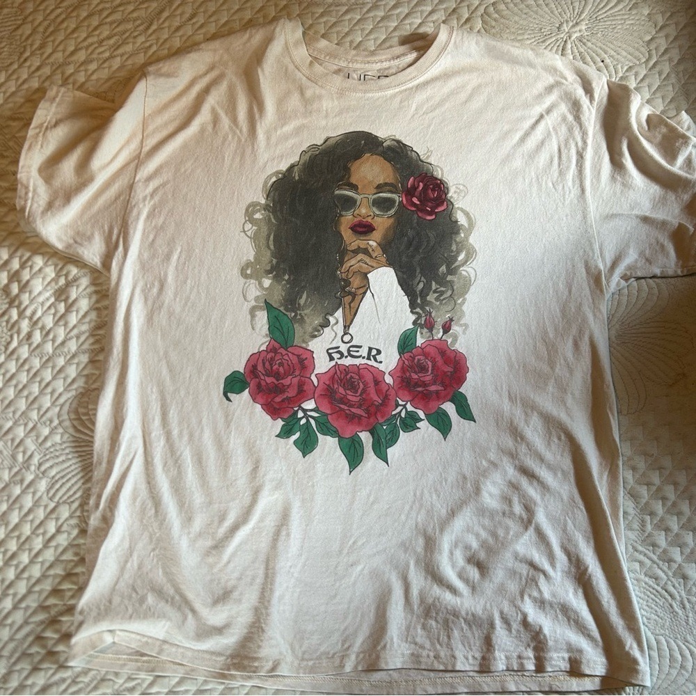 H.E.R. Concert Merch Tee Size XL – Soul Artist Graphic Rose Print